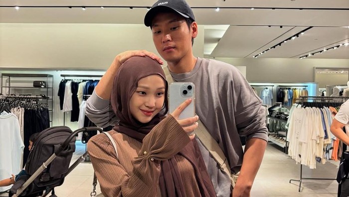 Julia Prastini Minta Maaf ke Daehoon & Anak Usai Isu Selingkuh Julia Prastini Minta Maaf ke Daehoon & Anak Usai Isu Selingkuh